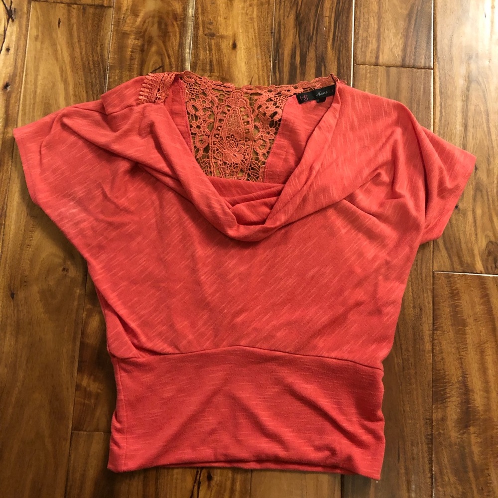 Short sleeved top